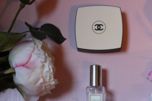 Chanel powder and flowers